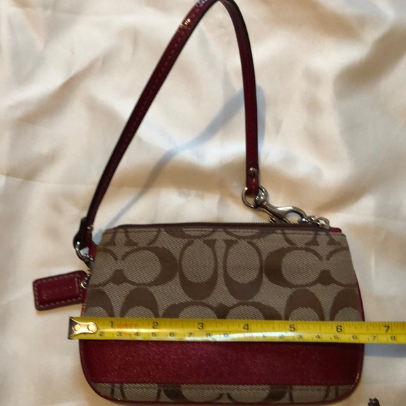 ❤️SOLD❤️: Coach Wristlet - Picture 4 of 6